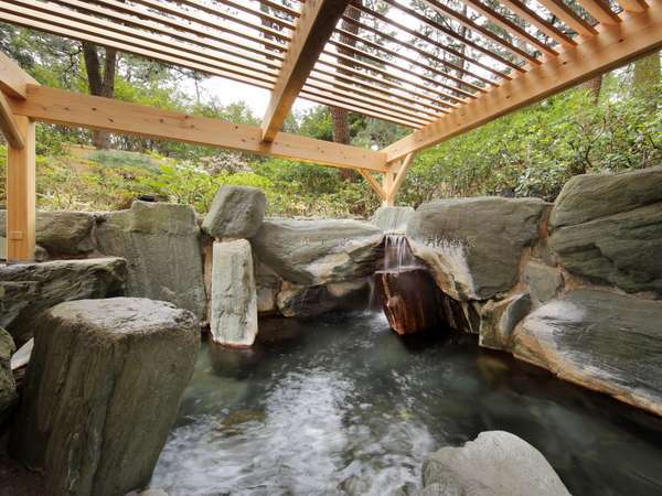大浴場｢ときわの湯｣の露天滝風呂,昼景
