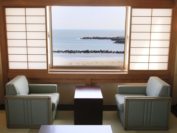 【最上階ユニバースフロア／DX和洋室】オーシャンビューで海を一望。