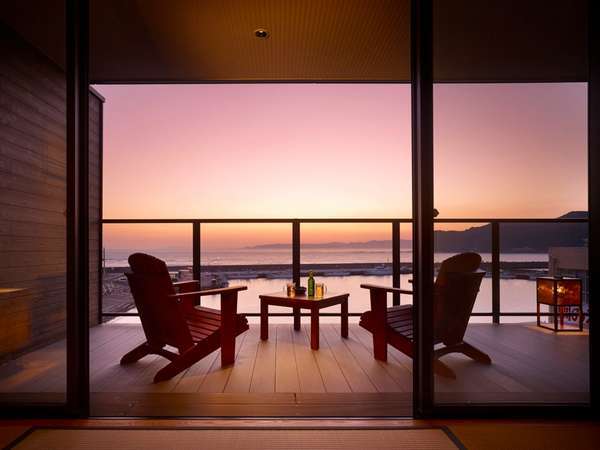 【三水別邸】客室テラスからきれいな夕景を（一例）