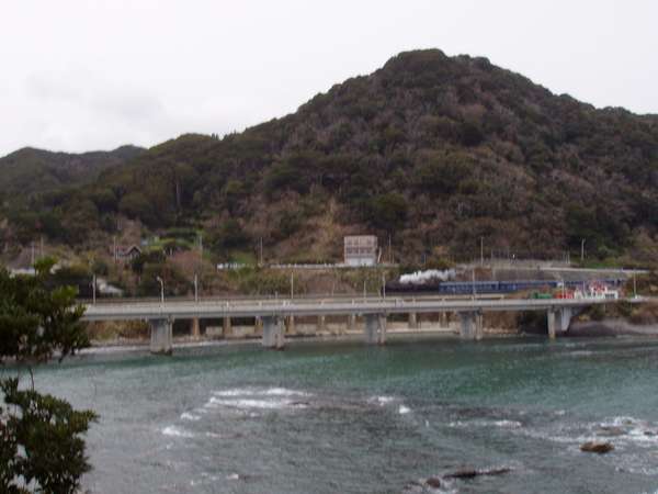 窓から見た房州大橋