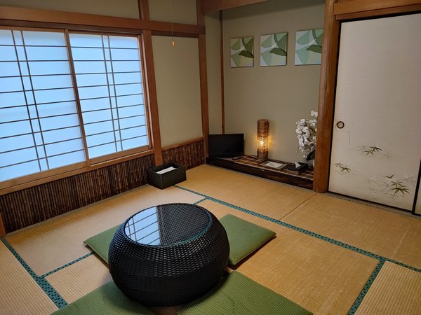 １F　和室　のんびり寛げます。